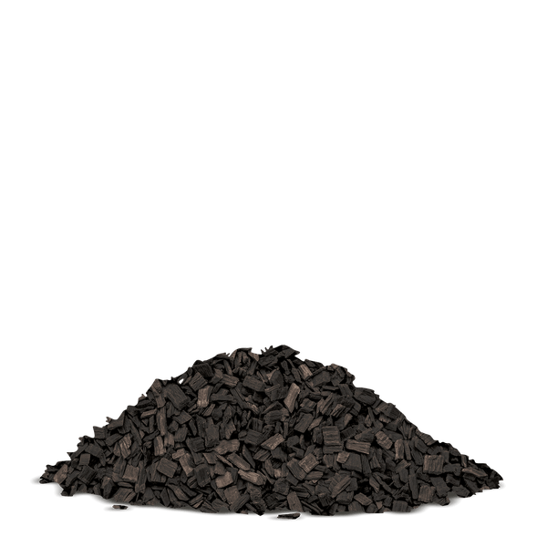 Haufen aus Holzchips zum Räuchern oder Mulchen.