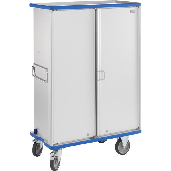 Gmöhling Schrankwagen aus Aluminium in Silber mit blauen Stoßleisten, zwei Türen und vier Lenkrollen.
