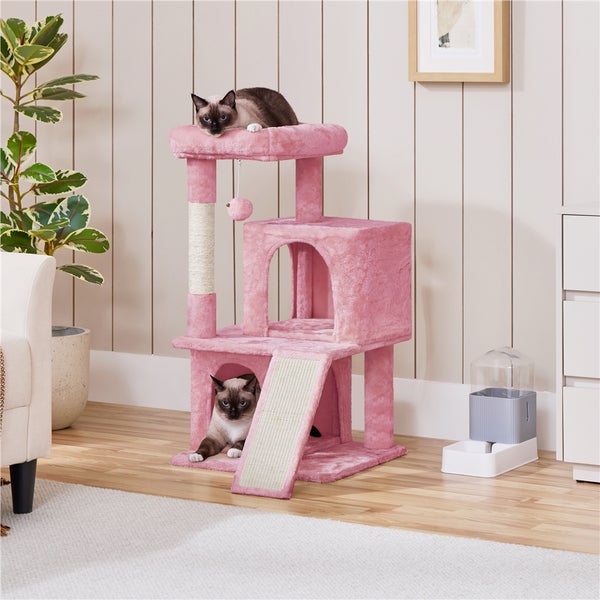 Rosa Katzenkratzbaum mit zwei Katzen in einem hellen Raum