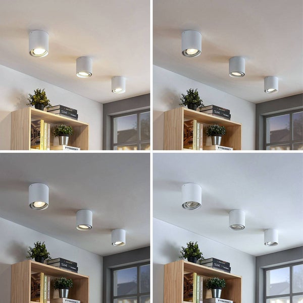 Deckenleuchten mit verschiedenen Lichtstimmungen in einem Wohnraum