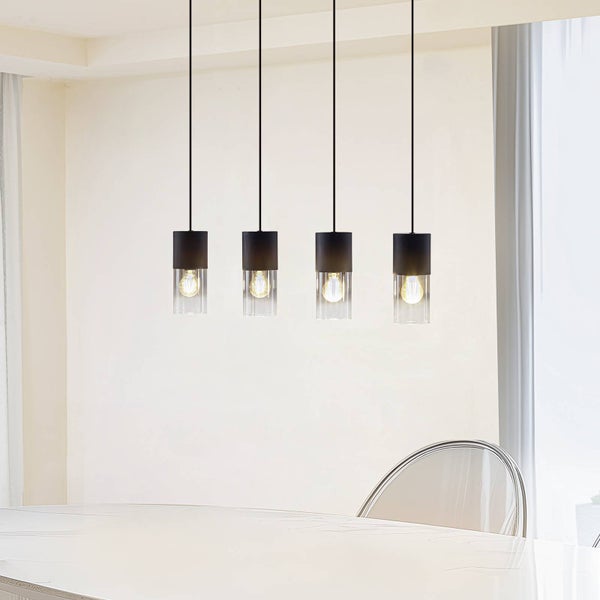 Vier moderne Pendelleuchten aus schwarzem Metall und Glas mit Rillenstruktur hängen über einem weißen Esstisch in einem hellen Raum.