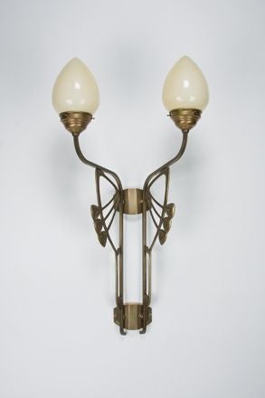 Wandleuchte mit zwei Lampen und floralem Design