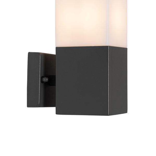 Moderne Außenwandleuchte mit quadratischem Gehäuse in Anthrazit und weißem Kunststoffdiffusor.