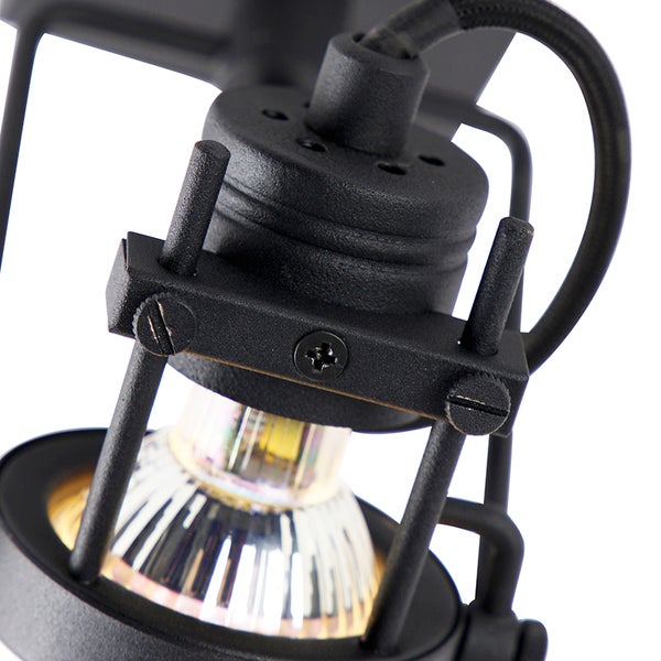 Detailansicht einer schwarzen Innenleuchte mit Glühbirne