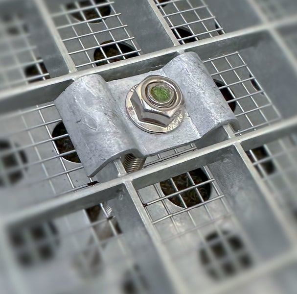 PROREGAL Robuster Bodenascher Mit Zigaretten Piktogramm HxBxT 40 x 40 x 15 cm Verzinkter Stahl Grau