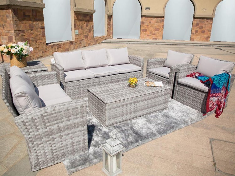 Gartenmöbel Set mit Sofa, Sesseln, Tisch und Kissen für den Außenbereich