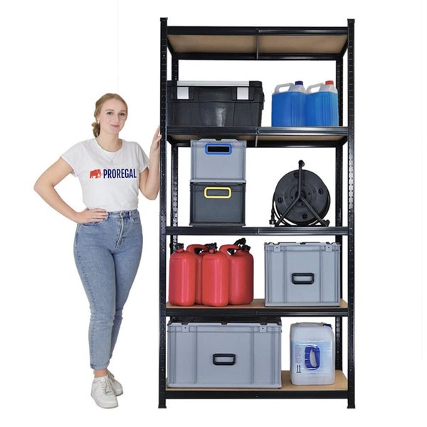 Regal mit Lagerbehältern und Kabeltrommel