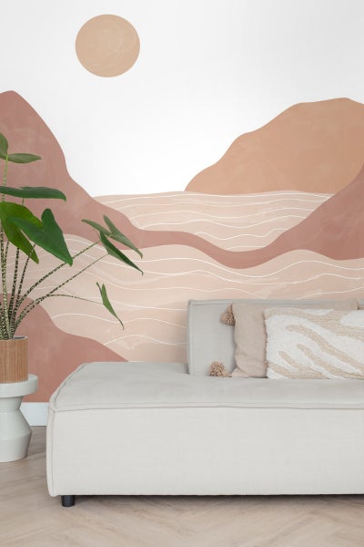 Wohnzimmer mit modernem Sofa und Landschaftstapete