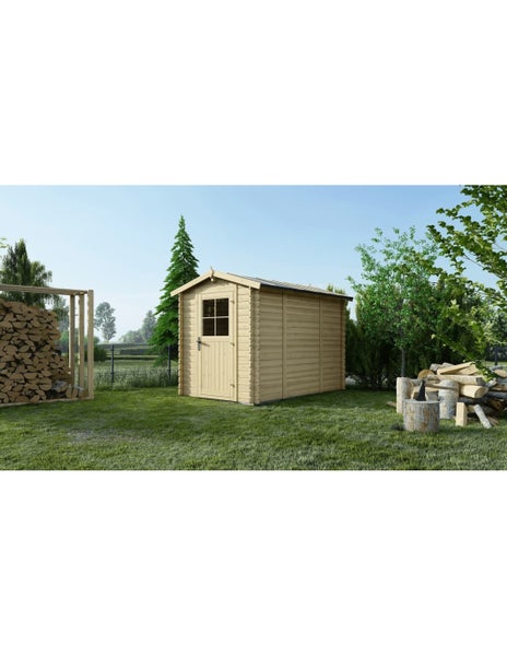 Gartenhaus aus Holz mit Satteldach und Einzeltür mit Fenster, stehend auf einer Rasenfläche in einem Garten mit Holzstapel.