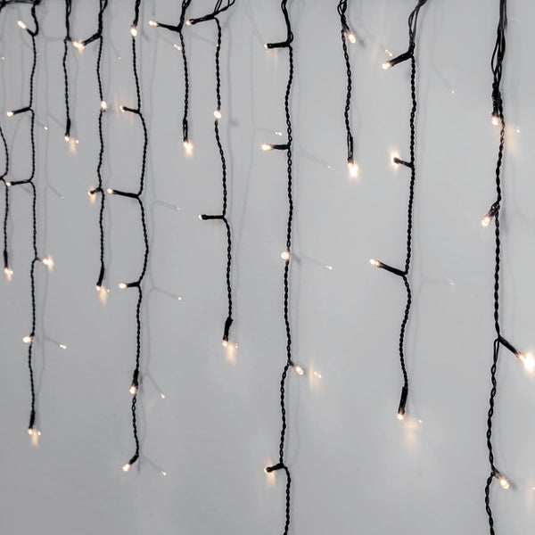 Lichterkette mit herabhängenden Strängen für den Innenbereich