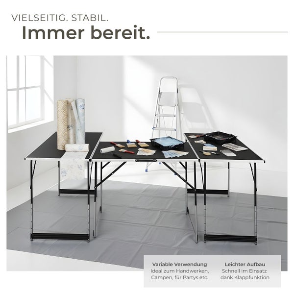 Aufbaubarer Tapeziertisch mit Malzubehör, Tapetenrollen und Leiter