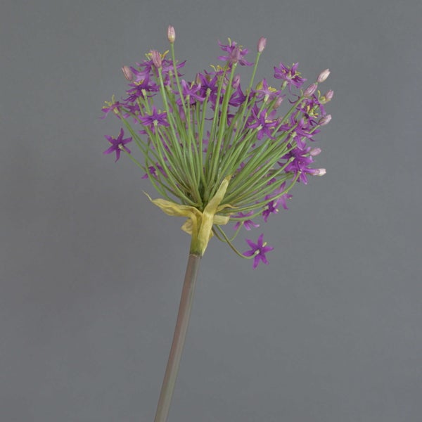 Künstliche Allium-Blume mit lila Blüten und grünem Stiel.