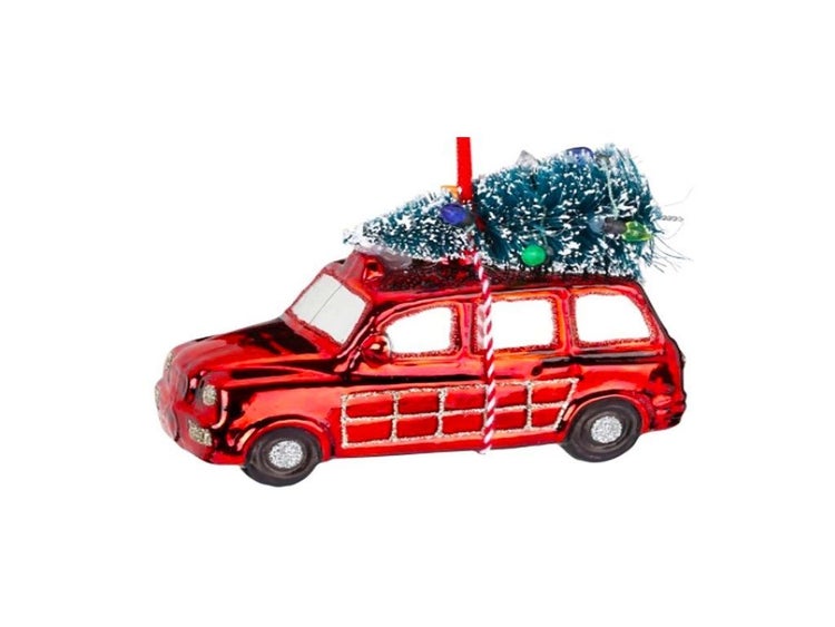 Weihnachtsbaumschmuck in Form eines Autos mit Tannenbaum auf dem Dach aus Glas
