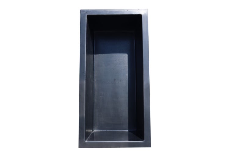 Rechteckiges Kunststoffbecken aus schwarzem Material in der Draufsicht.