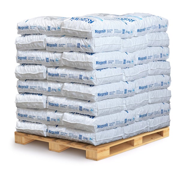 Palette mit Säcken Wasserenthärtungssalz von Regenit, je 25 Kilogramm