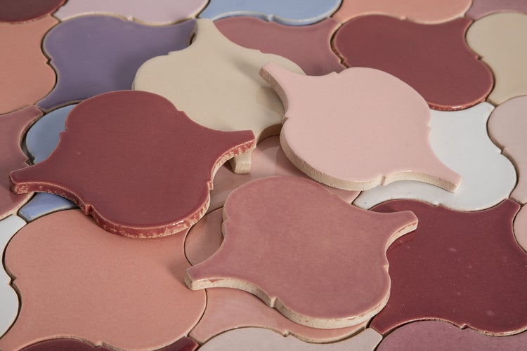 Keramikfliesen in Arabesk Form, verschiedene Farben