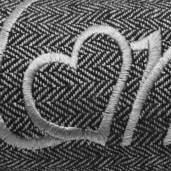 Nahaufnahme von Textil mit Herzmuster