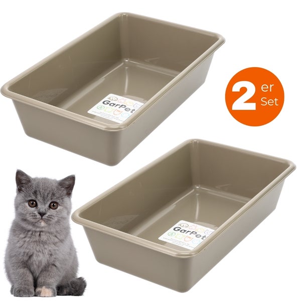Zwei Katzentoiletten aus Kunststoff, im Set mit Katze