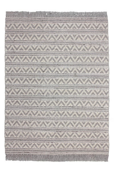 Grauer gewebter Teppich mit weißem Zickzack-Muster und Fransen.