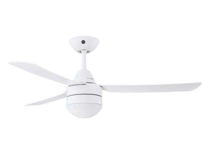 Moderner Deckenventilator in Weiß mit drei Flügeln und integrierter Beleuchtung.