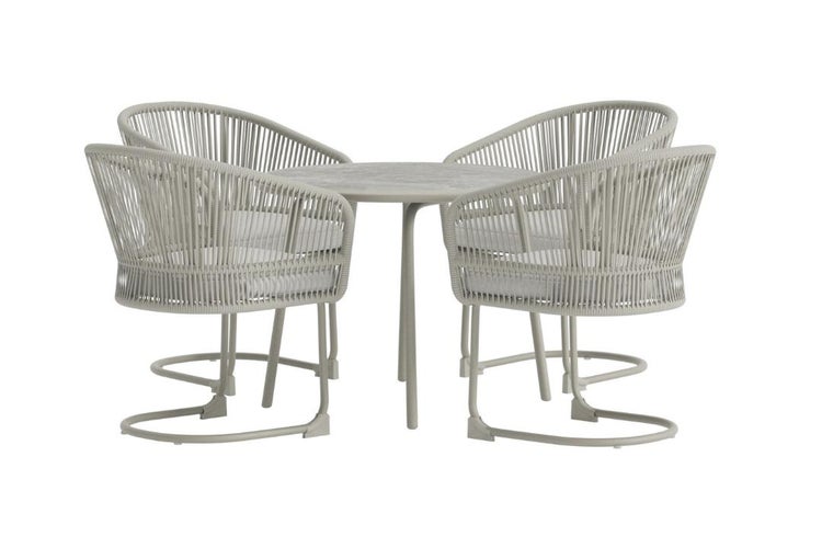 Gartenmöbel-Set mit rundem Tisch und vier Stühlen mit Seilbespannung und Sitzkissen.