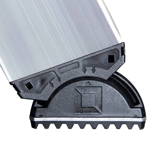 Detailaufnahme eines Aluminium-Leiterfußes mit auswechselbarer Fußplatte