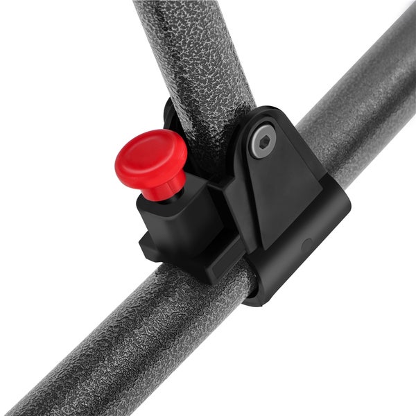 Detailansicht einer Stativbeinverbindung mit rotem Knopf und schwarzer Halterung