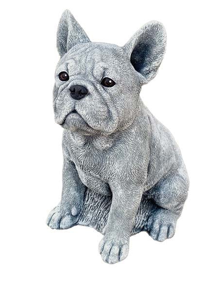 Dekorative Gartenfigur in Form einer sitzenden Französischen Bulldogge aus wetterfestem Material