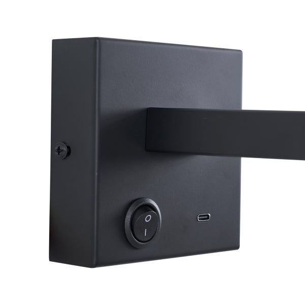 Nahaufnahme einer schwarzen Wandleuchte mit Schalter und USB-Anschluss