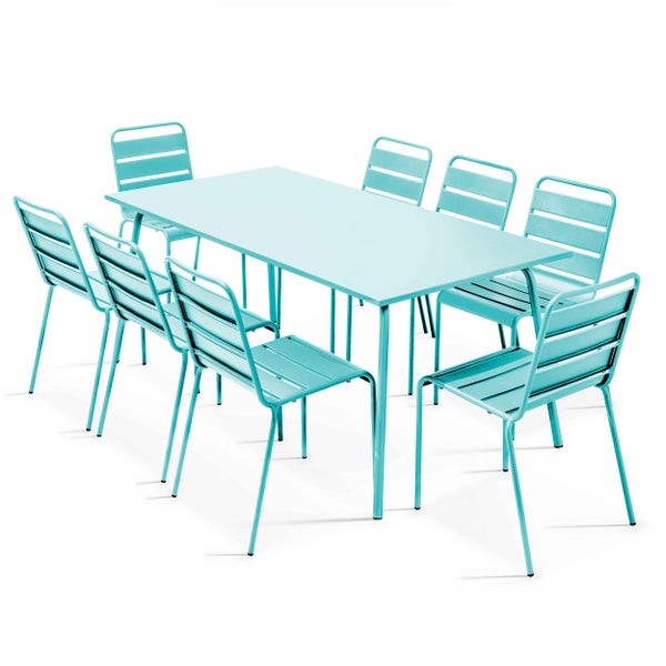 Gartenmöbel-Set aus Metall in Terrakotta mit einem quadratischen Bistrotisch und zwei Stühlen mit Sprossenlehne.