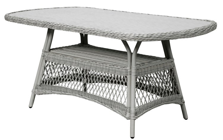 Wohnzimmer mit Kaminofen, TV-Möbeln und Holzverkleidung