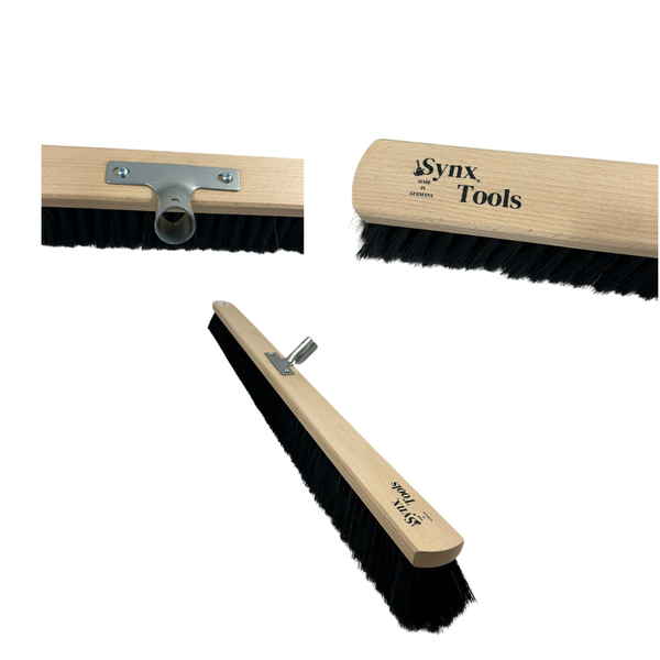 Synx Tools Straßenbesen mit Holzstiel und schwarzer Borste