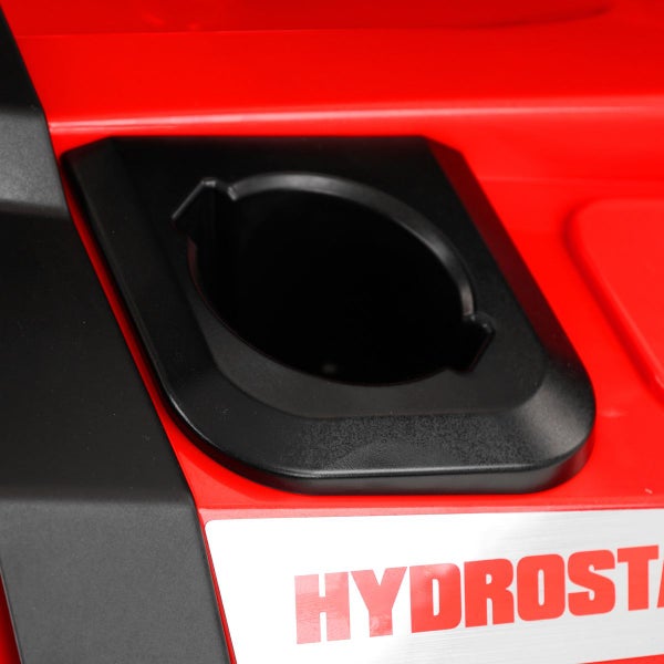 Detailaufnahme eines Getränkehalters an einer Maschine