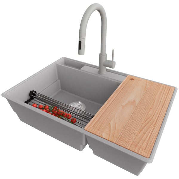 Spüle mit Abtropfgestell, Schneidebrett und Armatur