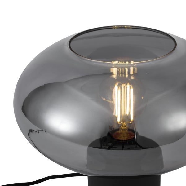 Moderne Tischleuchte mit rauchgrauem Glasschirm und sichtbarem Leuchtmittel