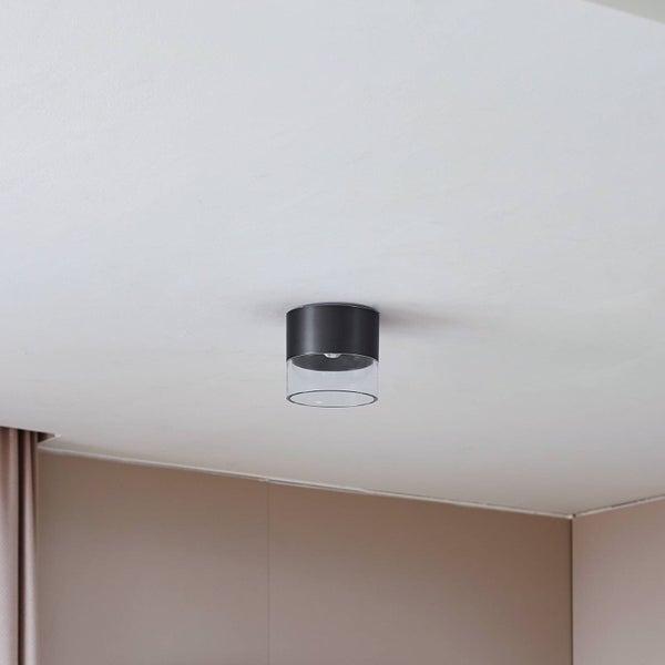 Zylindrische Deckenleuchte aus Metall und Glas mit den Maßen: Durchmesser 10 Zentimeter, Höhe 9,2 Zentimeter.