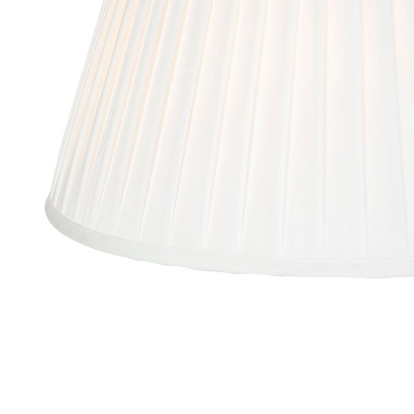 Plissierter Lampenschirm aus Stoff in konischer Form.