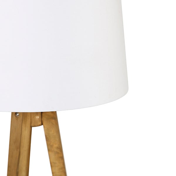 Detail einer Stehlampe mit Holzfuß und Schirm