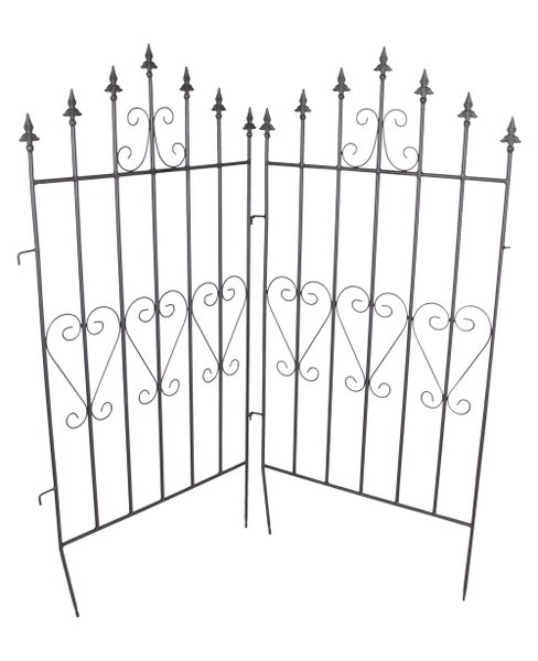 Dekoratives Gartenzaunelement aus Metall mit Herzdesign