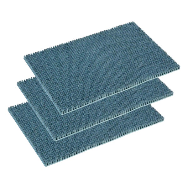 Drei Rasenlüftermatten aus Kunststoff