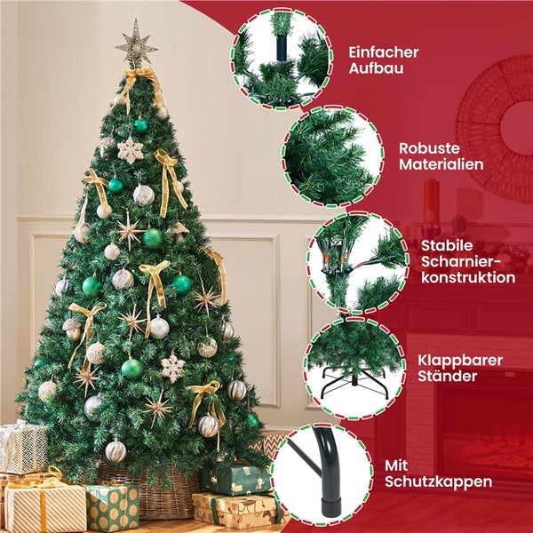 Geschmückter künstlicher Weihnachtsbaum mit Christbaumschmuck und Geschenken