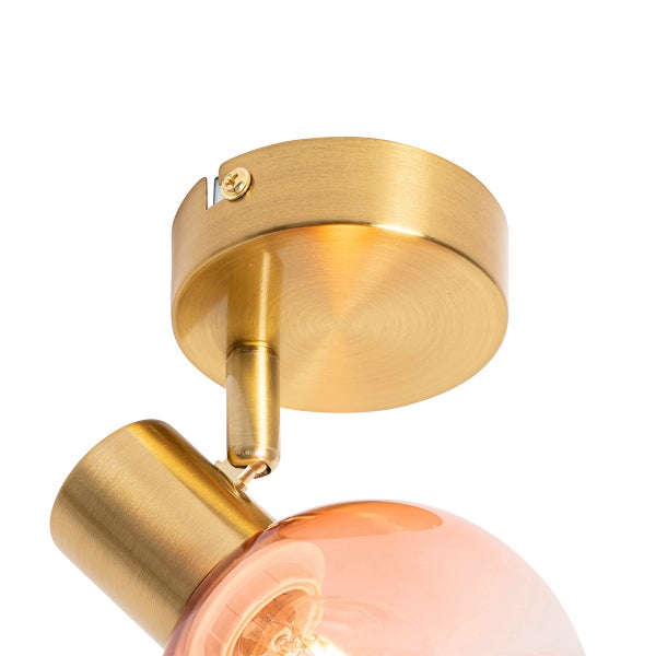 Detailansicht einer Deckenleuchte aus Metall mit einem Leuchtmittel hinter einer transparenten Abdeckung.