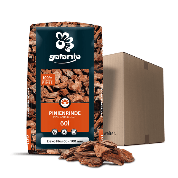 Galamio Pinienrinde Deko Plus, Körnung 60 bis 100 Millimeter, 60 Liter Sack neben einem Versandkarton und losem Rindenmulch.