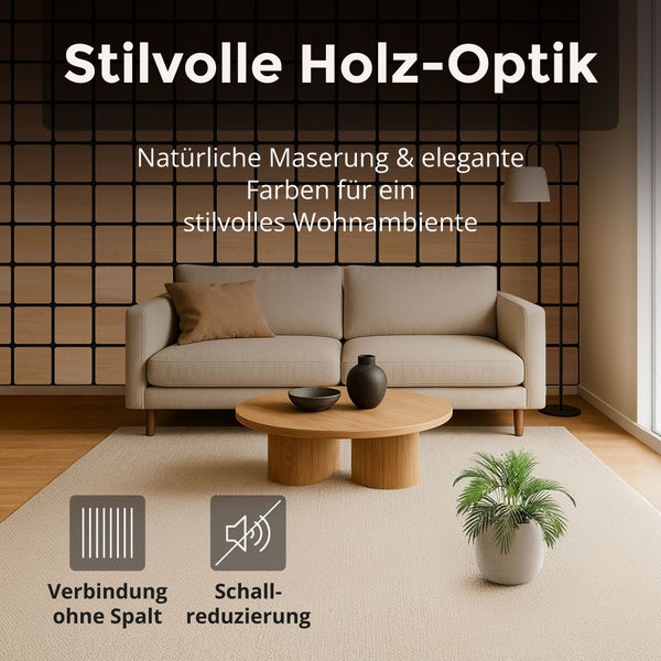 Helles, modernes Wohnzimmer mit Wandpaneelen in Holzoptik, Sofa und Couchtisch. Merkmale: spaltfreie Verbindung und Schallreduzierung.