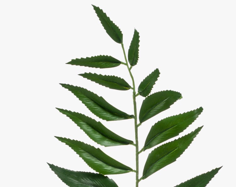 Künstlicher grüner Zweig mit gezackten Blättern aus Kunststoff.