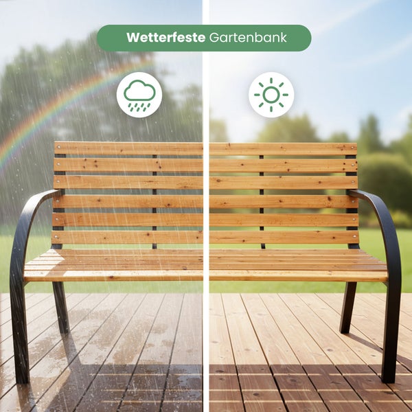 Familie auf einer Gartenbank aus Holz mit schwarzem Metallgestell in einem modern gestalteten Garten mit Kies und Pflanzen.