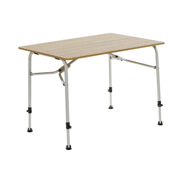 Klappbarer Campingtisch mit höhenverstellbaren Beinen und einer Tischplatte in Holzoptik.