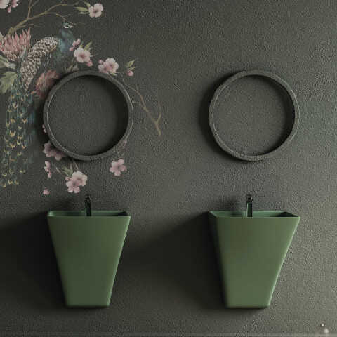 Zwei grüne Aufsatzwaschbecken mit runden Spiegeln an einer Wand mit floralem Muster