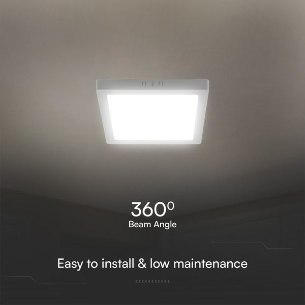 Quadratische Deckenleuchte mit 360 Grad Abstrahlwinkel.