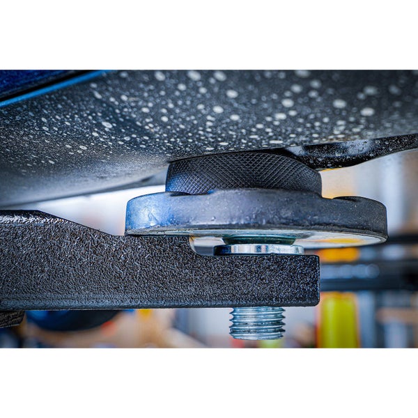 Gebogene Spitzzange mit Mehrkomponenten Griff